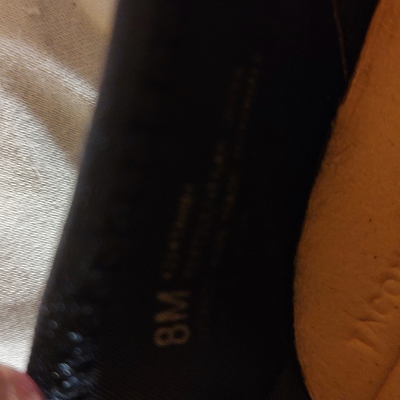 Navy blue with peach/white accents. Used but great shape. Women's 8m - Picture 4 of 4